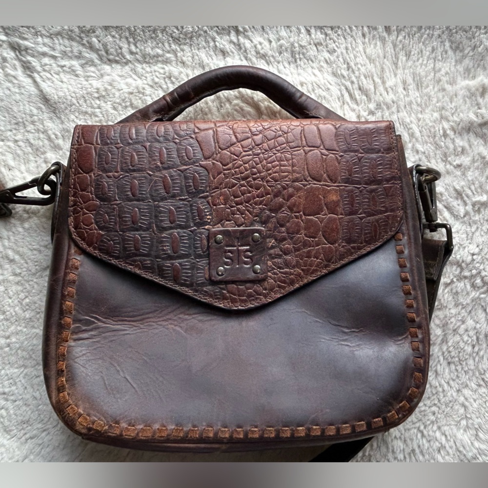 STS Ranchwear by Carroll Women’s Catalina Croc Dakota Crossbody handbag.